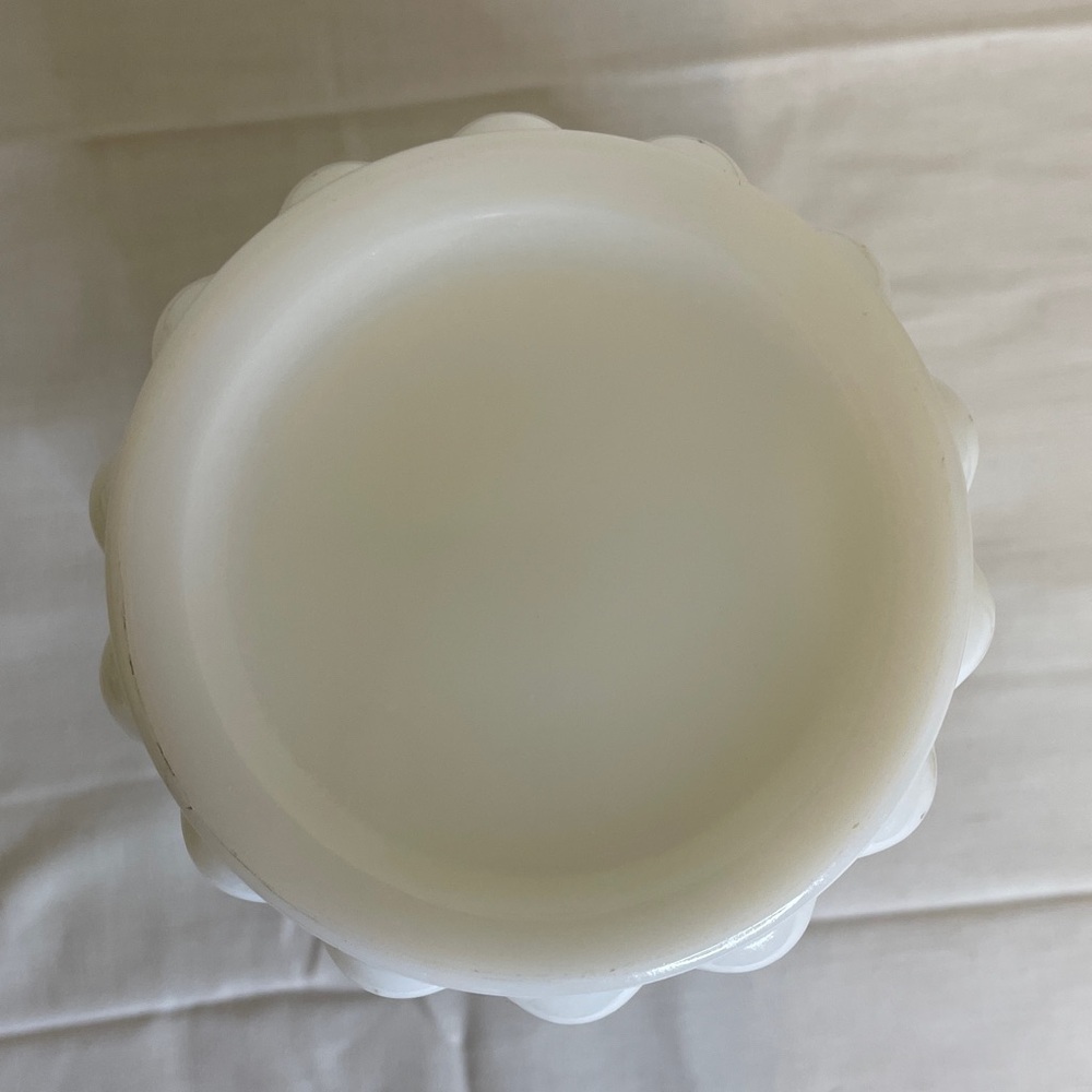 VINTAGE Milk Glass Ribbed Vase - Picture 5 of 5